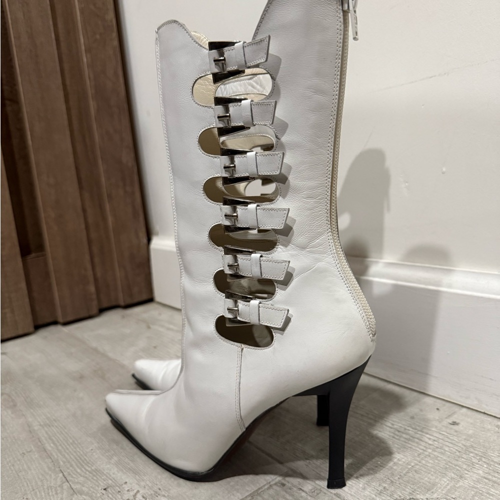 Stuart Weitzman White Leather Strappy Pointed-Toe Heeled Boots - Picture 5 of 12